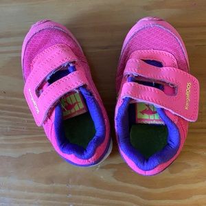 Pink Kangaroo kids sneakers